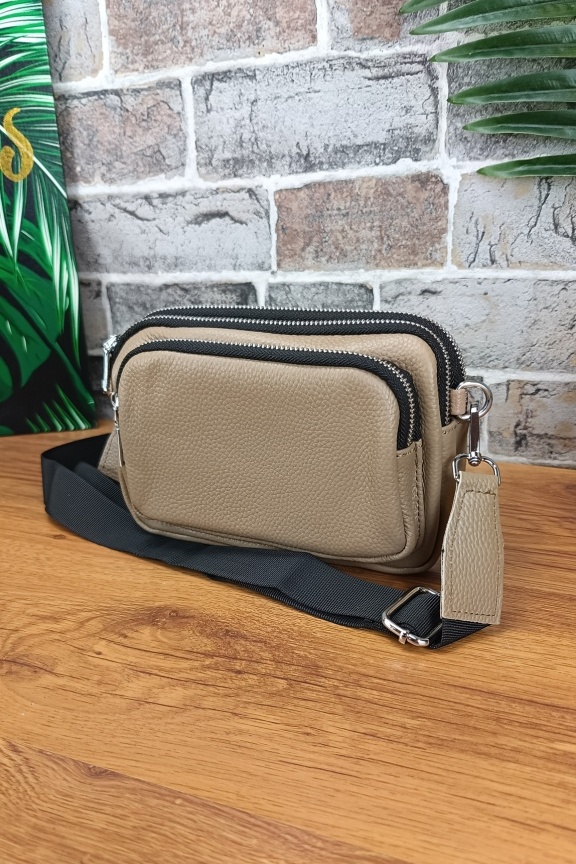 δερμάτινο-τσαντάκι-με-υφασμάτινο-λουράκι-μπεζ