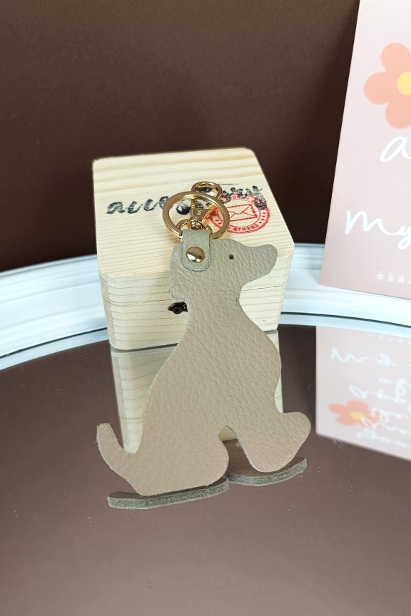 δερμάτινο-μπρελόκ-σκύλος