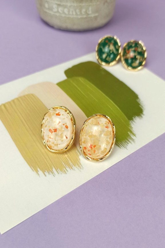 σκουλαρίκια-ρητίνης-ψηφιδωτό-λευκά