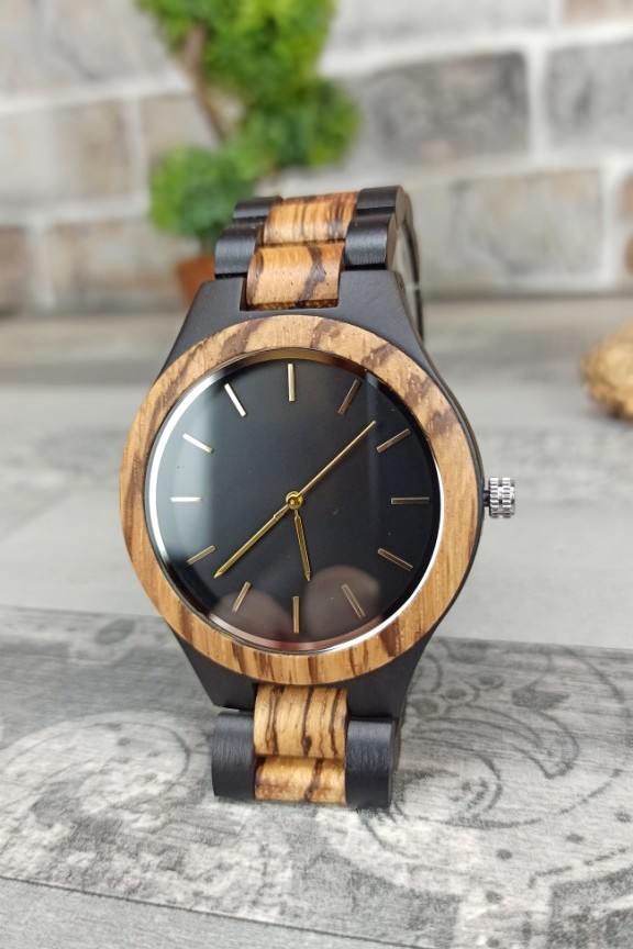 ξύλινο-ρολόι-μαύρο-καντράν-μπρασελέ-διχρωμία