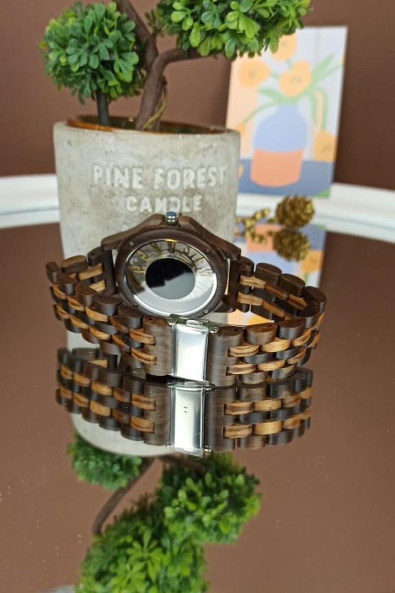 ξύλινο-ρολόι-διάφανο-καντράν-μπρασελέ-διχρωμία