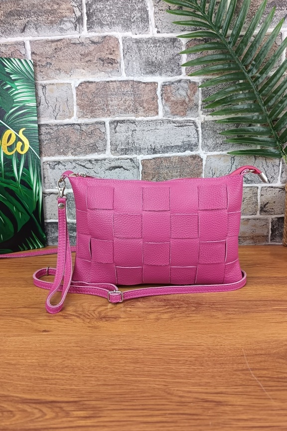 δερμάτινη-τσάντα-πλεκτή-καρό-φούξια